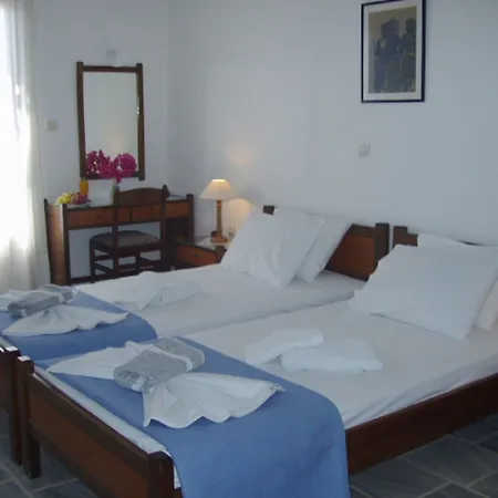 Despinas And 3* Naousa (Paros)