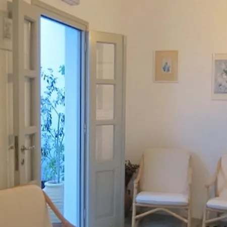 Despinas And Hotel Naousa (Paros)