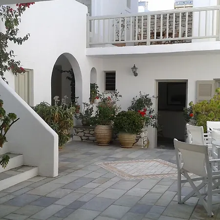 Despinas And Naousa (Paros)